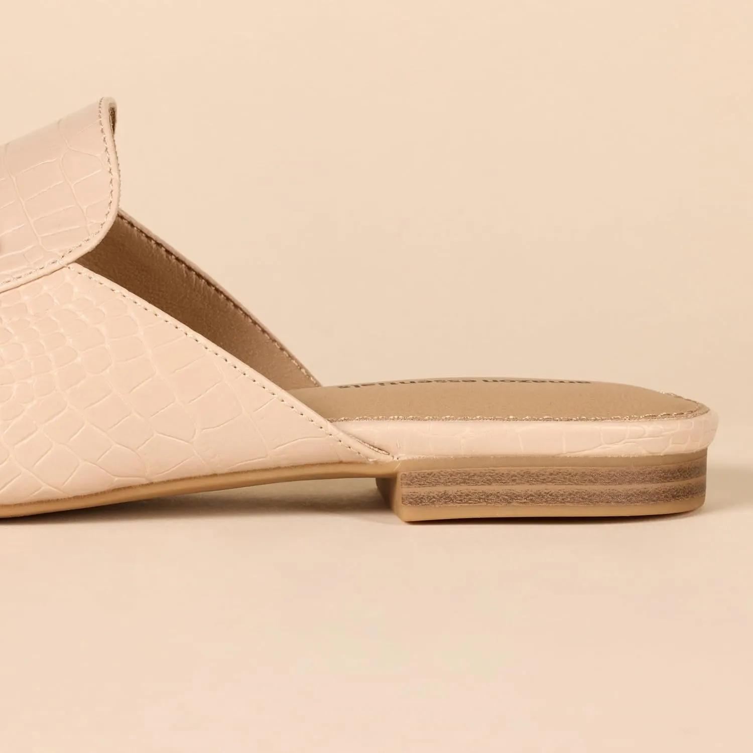 Amazon Essentials Women's Buckle Mule