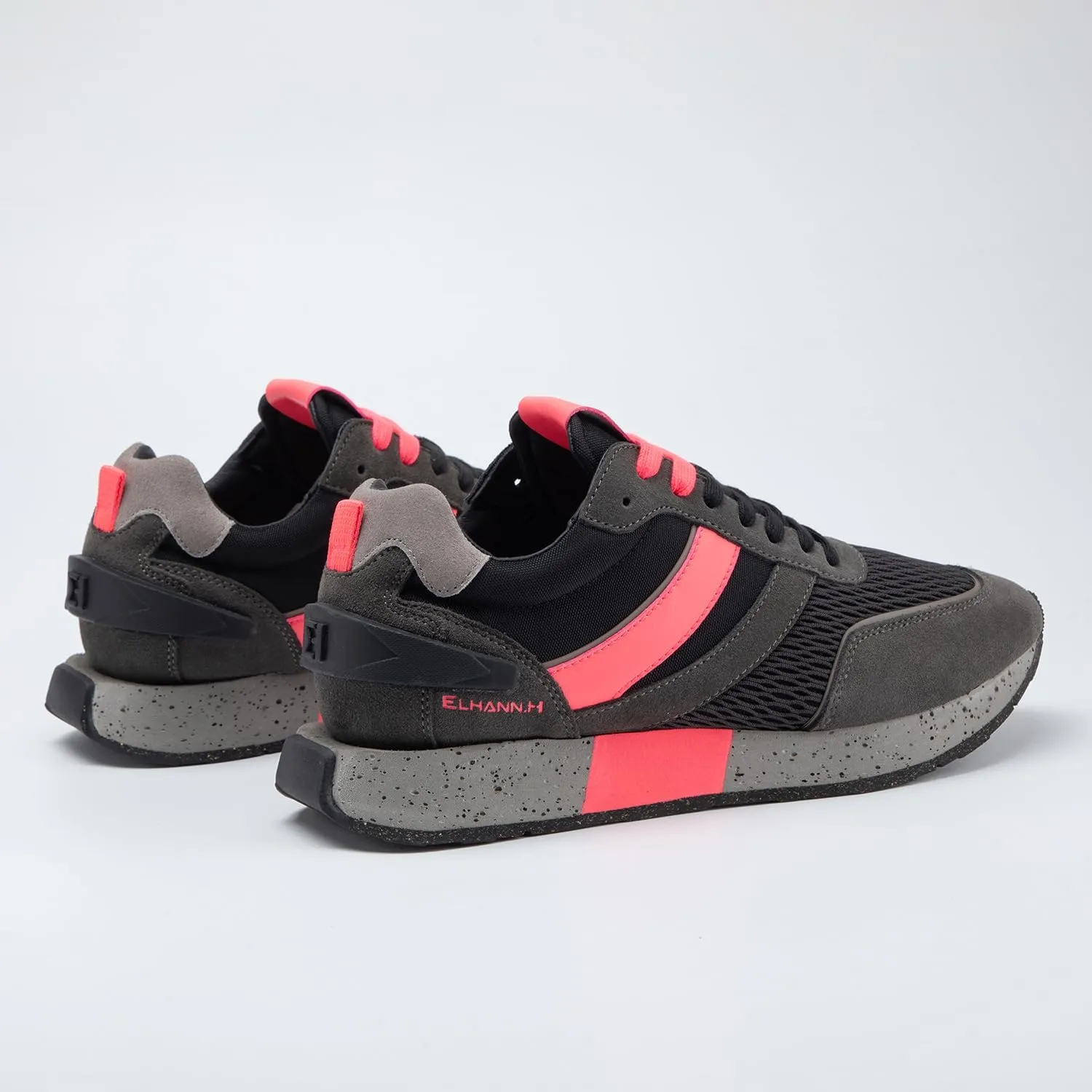 ELHANN.H The SJ Sneakers Combines Simple Lines with a Dynamic Style.