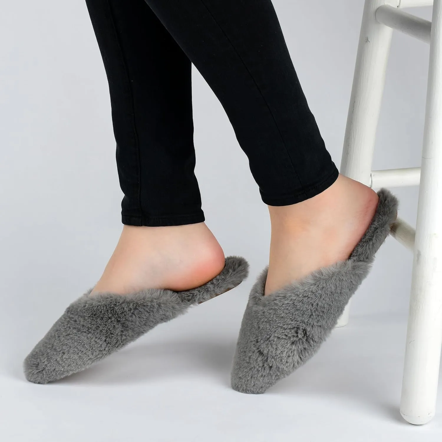 Journee Women's Faux Fur Sundown Slippers